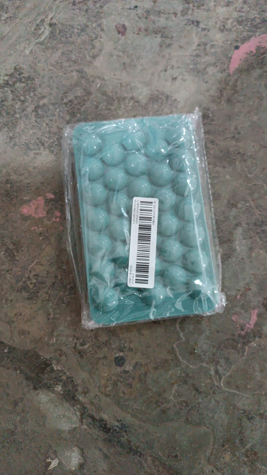 Plastic Round Reusable Ice Cube Ice Ball Mold / Lolli Candy Maker 33 Moulds (16.5×10 Cm / 1 Pc) Plastic Round Reusable Ice Cube Ice Ball Mold / Lolli Candy Maker 33 Moulds (16.5×10 Cm / 1 Pc)